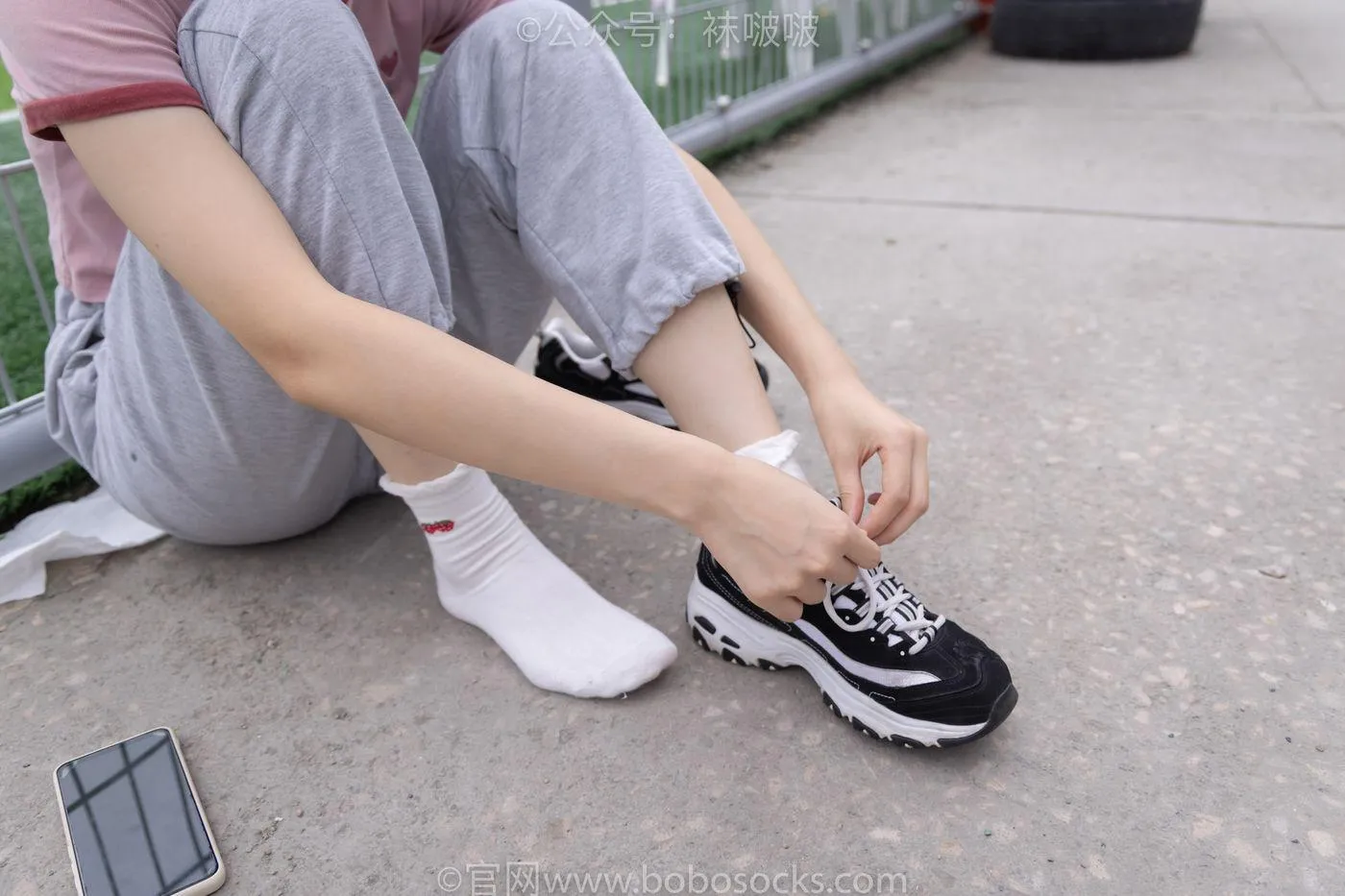 [BoBoSocks袜啵啵]NO.016 熊熊-斯凯奇运动鞋、棉袜（踩脏）、裸足 [147P]插图2